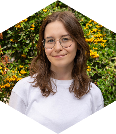 Paulina Kropiewnicka - specjalista ds. administracji, obsługi klienta i marketingu, koordynator współpracy ze szkołami podstawowymi i przedszkolami